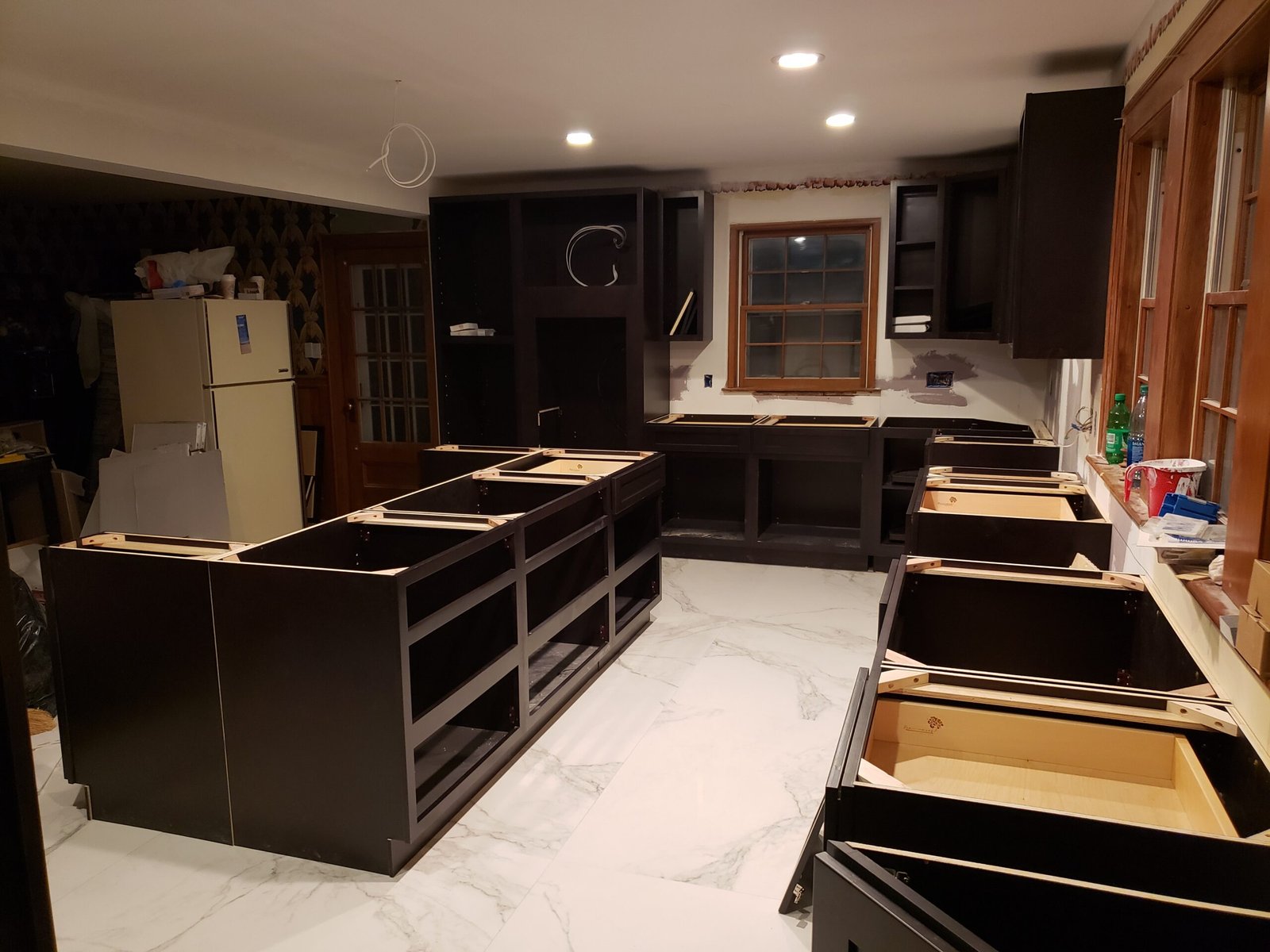 Dark base and wall cabinets installed around the Marblehead kitchen